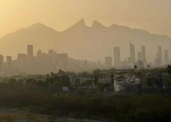POLVO DE TEXAS PROVOCA TOLVANERAS EN MONTERREY; SOLICITA ESTADO A SECTOR INDUSTRIAL REDUCIR EMISIONES