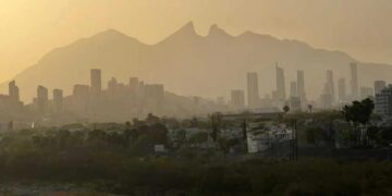 POLVO DE TEXAS PROVOCA TOLVANERAS EN MONTERREY; SOLICITA ESTADO A SECTOR INDUSTRIAL REDUCIR EMISIONES