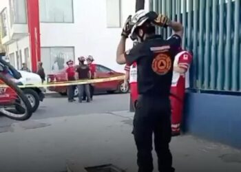 MUERE PERSONA TRAS CAER EN ALCANTARILLA ABIERTA EN MONTERREY