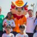 PRESENTAN SAMUEL Y MARIANA A MASCOTA OFICIAL DE NUEVO LEÓN PARA EL MUNDIAL; DARÁ “LEO’ BIENVENIDA A VISITANTES