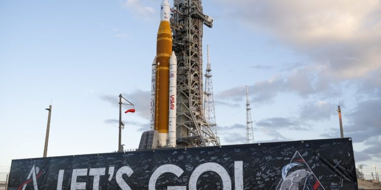 NUEVA FRONTERA ESPACIAL: LA NASA INVERTIRÁ 20 MIL MILLONES EN UNA BASE LUNAR PERMANENTE