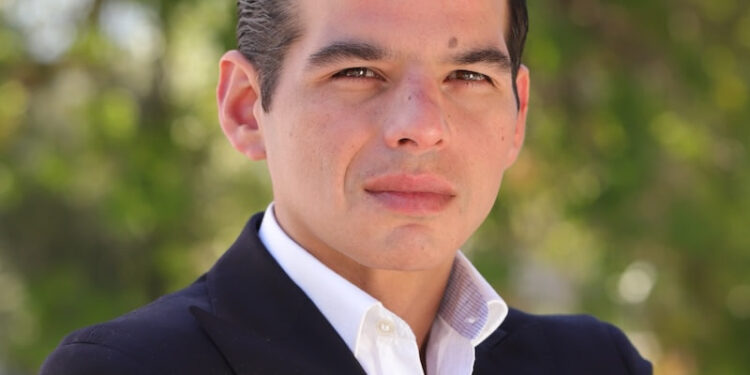 ‘ES UNA LÁSTIMA TENER ESTE TIPO DE FUNCIONARIOS’.- MIKE FLORES; PRONOSTICA SECRETARIO GENERAL DE GOBIERNO ‘CASCADA’ DE DENUNCIAS CONTRA ENCARGADO DE FISCALÍA