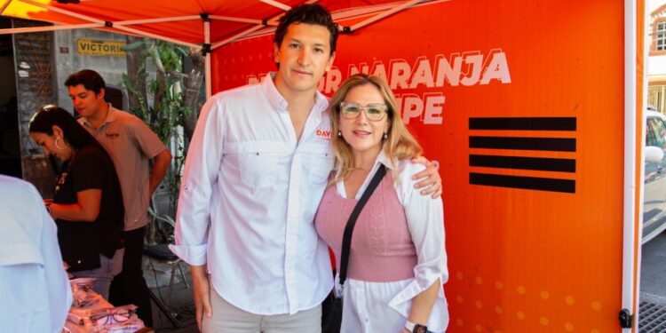 ROMPE DAVID ELIZONDO RÉCORD DE LENTES GRATUITOS EN UNA SEMANA; ENTREGA REGIDOR APOYOS A FAMILIAS DE GUADALUPE