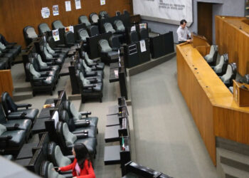 DEJAN DIPUTADOS TIRADO EL PRESUPUESTO Y SE VAN DE VACACIONES; NO SE PONEN DE ACUERDO Y SE ‘AVIENTAN LA PELOTITA’