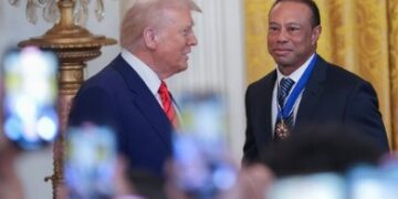 IMÁGENES DEL ARRESTO DE TIGER WOODS: VIDEO DE BODYCAM REVELA EL ESTADO DEL GOLFISTA TRAS EL ACCIDENTE