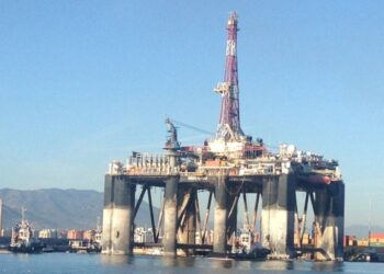 TREGUA EN EL ESTRECHO: IRÁN HABILITA EL PASO EN ORMUZ POR DOS SEMANAS EN MEDIO DE NEGOCIACIONES