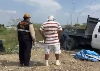 SORPRENDE DIVISIÓN AMBIENTAL EN FLAGRANCIA A TIRADORES DE ESCOMBRO EN APODACA; LOS OBLIGAN A LIMPIAR TODO EL PREDIO