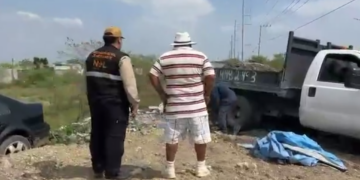 SORPRENDE DIVISIÓN AMBIENTAL EN FLAGRANCIA A TIRADORES DE ESCOMBRO EN APODACA; LOS OBLIGAN A LIMPIAR TODO EL PREDIO