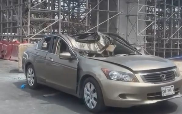 CAE CUBO DE GRÚA SOBRE VEHÍCULO EN MIGUEL ALEMÁN