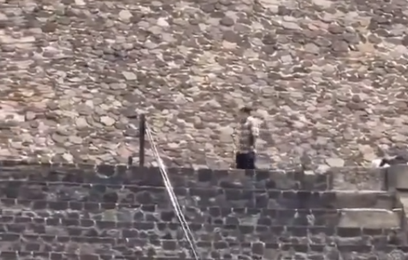 TIROTEO EN TEOTIHUACÁN; MATA A TURISTA CANADIENSE, HIERE A 4 TURISTAS EXTRANJERAS Y SE QUITA LA VIDA EN PIRÁMIDE DE LA LUNA