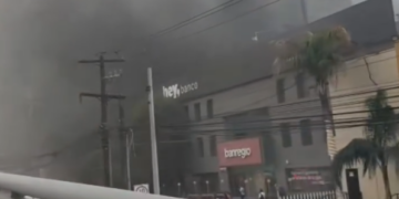 INCENDIO EN BANCO DE MORONES PRIETO; EVACUAN A 33 PERSONAS POR FUEGO EN SÓTANO