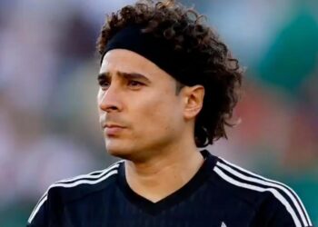 UNA “ABERRACIÓN TOTAL”: CARLOS HERMOSILLO EXPLOTA CONTRA LA TITULARIDAD DE MEMO OCHOA PARA EL MUNDIAL 2026