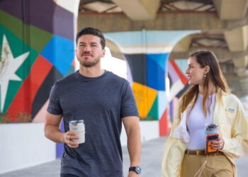 ENTREGAN SAMUEL Y MARIANA MURAL ‘SUEÑO DE NIÑEZ’ EN CORREDOR FIFA