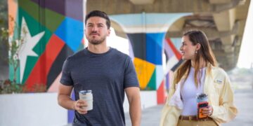 ENTREGAN SAMUEL Y MARIANA MURAL ‘SUEÑO DE NIÑEZ’ EN CORREDOR FIFA