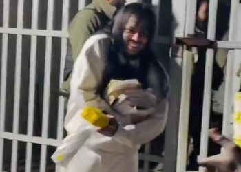 LIBERTAD Y CONTROVERSIA: 6IX9INE ABANDONA LA PRISIÓN PRESUMIENDO UN AUTÓGRAFO DE NICOLÁS MADURO