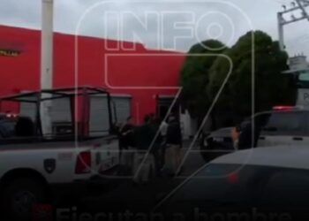 EJECUTAN A HOMBR FRENTE A PALACIO FEDERAL EN GUADALUPE