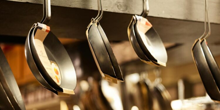 PELIGRO EN LA COCINA: COSTCO RETIRA MILES DE SARTENES POR RIESGO DE EXPLOSIÓN Y QUEMADURAS