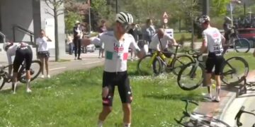 DRAMA EN EL ASFALTO: ISAAC DEL TORO FUERA DE LA ITZULIA TRAS DURO ACCIDENTE 2 DRAMA EN EL ASFALTO: ISAAC DEL TORO FUERA DE LA ITZULIA TRAS DURO ACCIDENTE