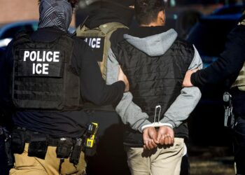 CIFRAS HISTÓRICAS: DETENCIONES DE MIGRANTES EN VÍA PÚBLICA SE DISPARAN MÁS DE 1,000% EN ESTADOS UNIDOS 6 CIFRAS HISTÓRICAS: DETENCIONES DE MIGRANTES EN VÍA PÚBLICA SE DISPARAN MÁS DE 1,000% EN ESTADOS UNIDOS