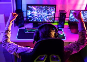 “LEVEL UP” EN LA TORRE DE CONTROL: LA FAA RECLUTA GAMERS PARA SOLUCIONAR LA ESCASEZ DE CONTROLADORES AÉREOS