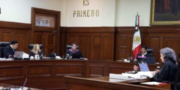 RECLAMAN HIJAS DE GARZA SADA A BANCO 1,500 MILLONES DE DÓLARES SUSTRAÍDOS POR SU HERMANO