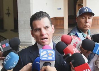 ‘ES UNA OCURRENCIA IRRESPONSABLE’; CUESTIONA MIKE FLORES DEMOLICIÓN DE INFRAESTRUCTURA PEATONAL EN ARCO DE LA INDEPENDENCIA.