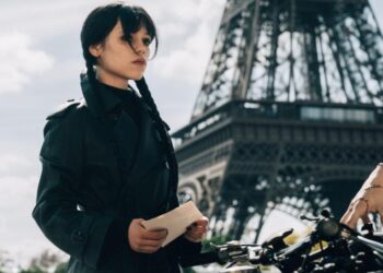 SOMBRAS SOBRE EL SENA: WEDNESDAY TRASLADA SU MISTERIO A PARÍS EN EL PRIMER ADELANTO OFICIAL