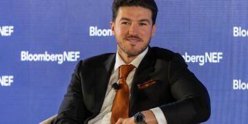 DESTACA SAMUEL ANTE BANQUEROS POTENCIAL DE NL; PARTICIPA EN PANEL DENTRO DEL BLOOMBERGNEF SUMMIT NEW YORK 2026.