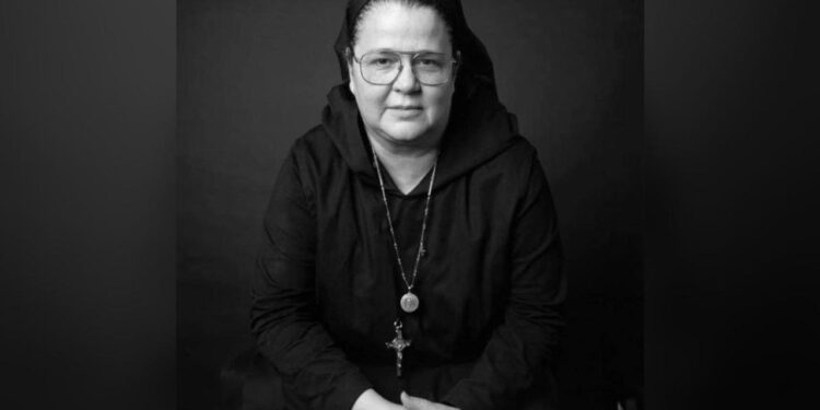 DEJA HIJA DE MAURICIO EXITOSA CARRERA EN EL MUNDO DEL ARTE PARA CONVERTIRSE EN ERMITAÑA CONTEMPLATIVA; SE CONVIERTE MARÍA VANESSA FERNÁNDEZ EN SOR STELLA MARIS