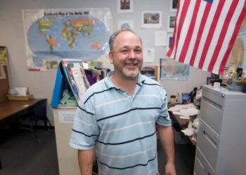 CAÍDA DE UN DOCENTE PREMIADO: ACUSAN A PROFESOR DE EDUCACIÓN ESPECIAL EN NEVADA DE ABUSO PROLONGADO