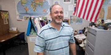 CAÍDA DE UN DOCENTE PREMIADO: ACUSAN A PROFESOR DE EDUCACIÓN ESPECIAL EN NEVADA DE ABUSO PROLONGADO