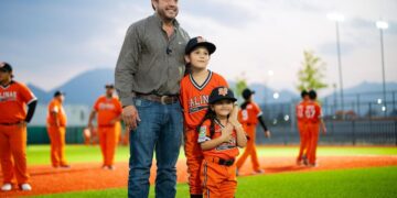 UNIFORMA RAÚL CANTÚ A LIGAS PEQUEÑAS EN GARCÍA; ENTREGAN APOYOS EN ESTADIO NIÑOS CAMPEONES