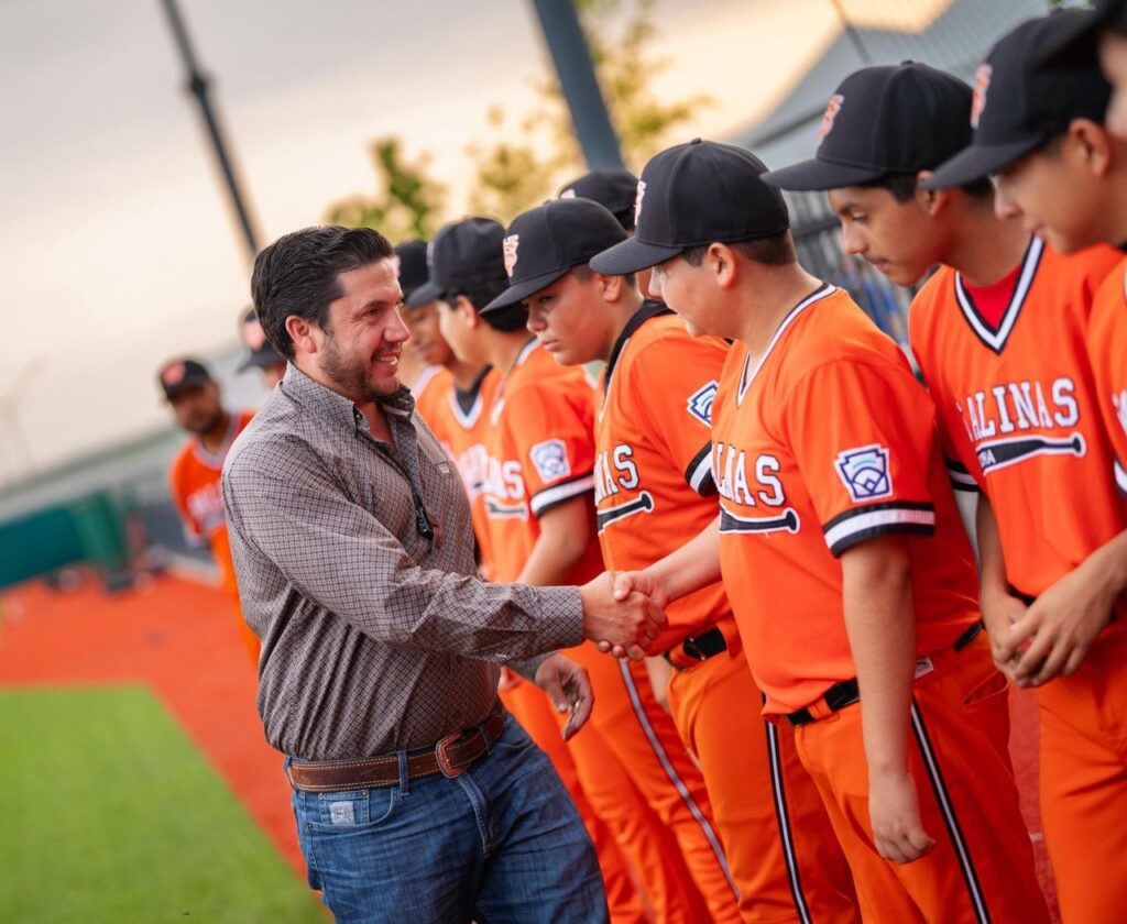UNIFORMA RAÚL CANTÚ A LIGAS PEQUEÑAS EN GARCÍA; ENTREGAN APOYOS EN ESTADIO NIÑOS CAMPEONES 6 IMAGE 2026 04 28 132454
