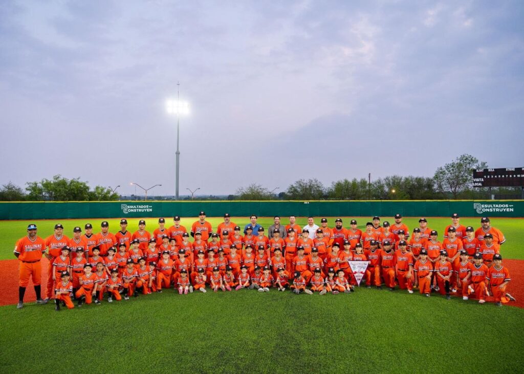 UNIFORMA RAÚL CANTÚ A LIGAS PEQUEÑAS EN GARCÍA; ENTREGAN APOYOS EN ESTADIO NIÑOS CAMPEONES 4 IMAGE 2026 04 28 132502