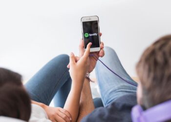 RÉCORD DE SUSCRIPTORES Y DESCALABRO BURSÁTIL: LAS DOS CARAS DE SPOTIFY EN EL ARRANQUE DE 2026
