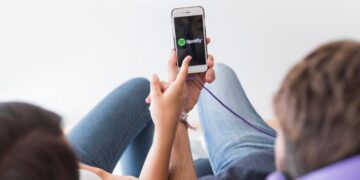 RÉCORD DE SUSCRIPTORES Y DESCALABRO BURSÁTIL: LAS DOS CARAS DE SPOTIFY EN EL ARRANQUE DE 2026