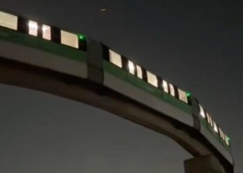 INICIAN PRUEBAS DEL NUEVO METRO; CIRCULA MONORRIEL POR LA NOCHE.