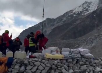 NEGOCIO DE ALTURA BAJO SOSPECHA: ACUSAN FRAUDE MILLONARIO EN RESCATES DEL MONTE EVEREST