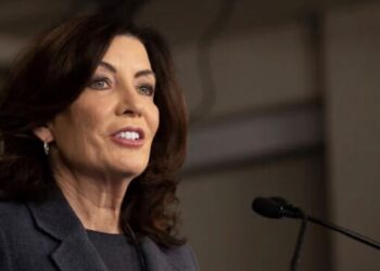 NUEVA YORK LOGRA CIFRAS RÉCORD: VIOLENCIA ARMADA CAE A NIVELES HISTÓRICOS EN EL PRIMER TRIMESTRE