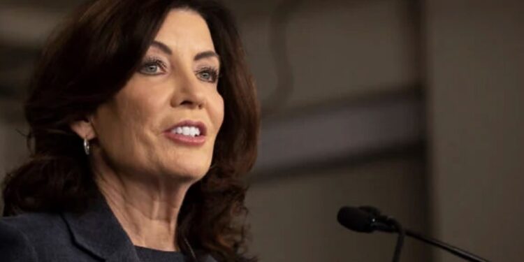 NUEVA YORK LOGRA CIFRAS RÉCORD: VIOLENCIA ARMADA CAE A NIVELES HISTÓRICOS EN EL PRIMER TRIMESTRE