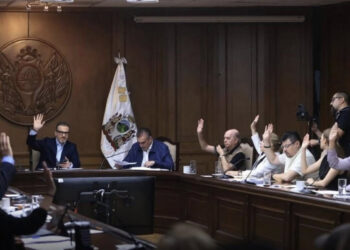 APRUEBA CABILDO REGIO COMPRA DE CASAS EN CUMBRES POR 280 MILLONES EN PLENA SEMANA SANTA; ADVIERTE ADRIÁN QUE QUIENES NO QUIERAN VENDER PODRÍAN SER EXPROPIADOS