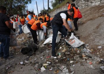 REBASA VOLUNTARIADO DE PARTICIPACIÓN CIUDADANA 1500 LLANTAS Y 100 TONELADAS DE BASURA SACADAS DEL RÍO SANTA CATARINA