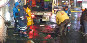 DAÑAN BACHES EN LEONES A 45 AUTOS… Y QUIERE ADRIÁN GASTAR 280 MILLONES DE PESOS EN COMPRAR CASAS PARA ALINEAR AVENIDA