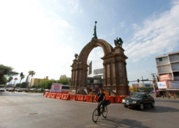 RECHAZA COMUNIDAD CULTURAL DEMOLICIÓN DE OBRAS EN ARCO DE LA INDEPENDENCIA; REPRUEBAN DESTRUCCIÓN INICIADA POR ADRIÁN