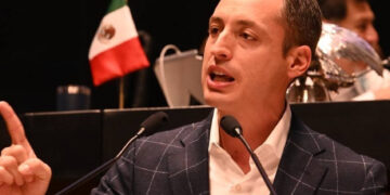 ACUSA COLOSIO A ADRIÁN DE LA GARZA DE DESMANTELAR MONTERREY; ADVIERTE SENADOR QUE EL PRIISTA DESTRUYE TODO LO HECHO POR LA ADMINISTRACIÓN ANTERIOR