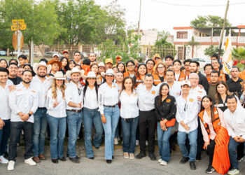 RECORREN COLOSIO Y MC SAN NICOLÁS SANTO DOMINGO; VISITAN CASA POR CASA PARA PREGUNTAR: ‘¿CÓMO ESTÁS?, ¿QUÉ OCUPAS? Y ¿CÓMO TE APOYO?’