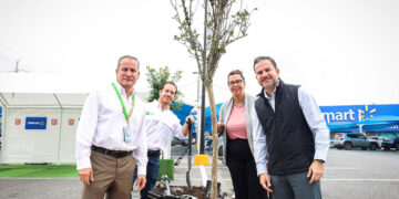 REFORESTAN ESTACIONAMIENTOS WALMART Y SECRETARÍA DEL MEDIO AMBIENTE DEL ESTADO; BUSCAN REDUCIR ISLAS DE CALOR EN LA CIUDAD
