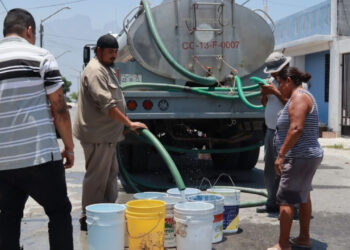 ENVIARÁ MONTERREY PIPAS POR CORTES DE AGUA; ANUNCIA ADRIÁN APOYO A 10 COLONIAS
