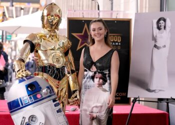 EL LEGADO DE LA FUERZA: BILLIE LOURD HONRA A CARRIE FISHER EN EL STAR WARS DAY JUNTO A SUS HIJOS