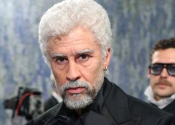 EL PASO DEL TIEMPO EN LA ALFOMBRA: BAD BUNNY SORPRENDE EN LA MET GALA 2026 CON LOOK DE LA TERCERA EDAD